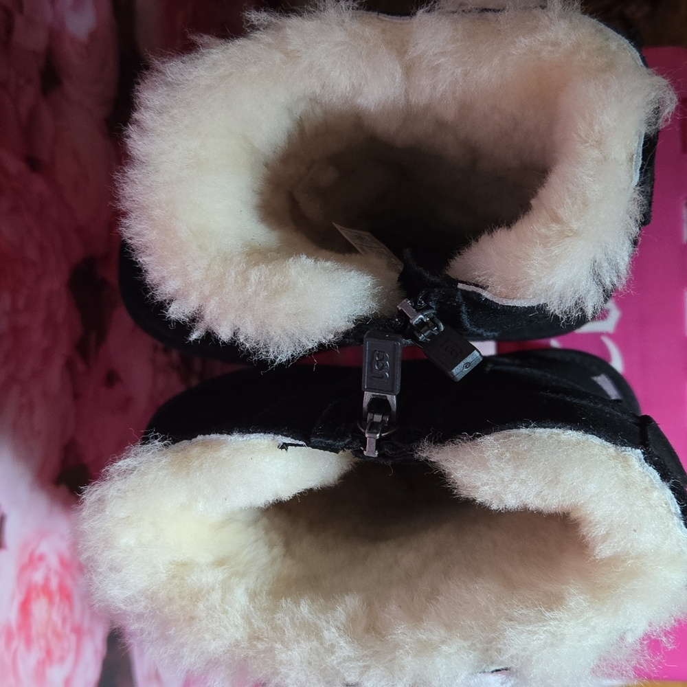 UGG Girls Maddi Black Suede Shearling Boots 100% Lambskin Size 1 NEW - Picture 5 of 8